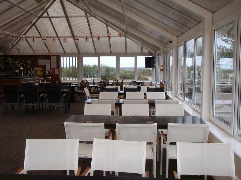 Padstow Chalet Hotel Exterior photo